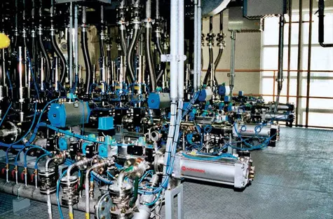 CLEANING SYSTEM FOR PIGGING INDUSTRIAL PIPES